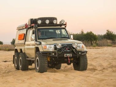 Open Roof 4x4 Safari Vehicle