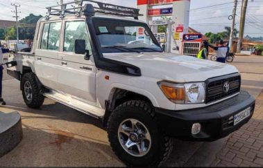 Open Roof 4x4 Safari Vehicle