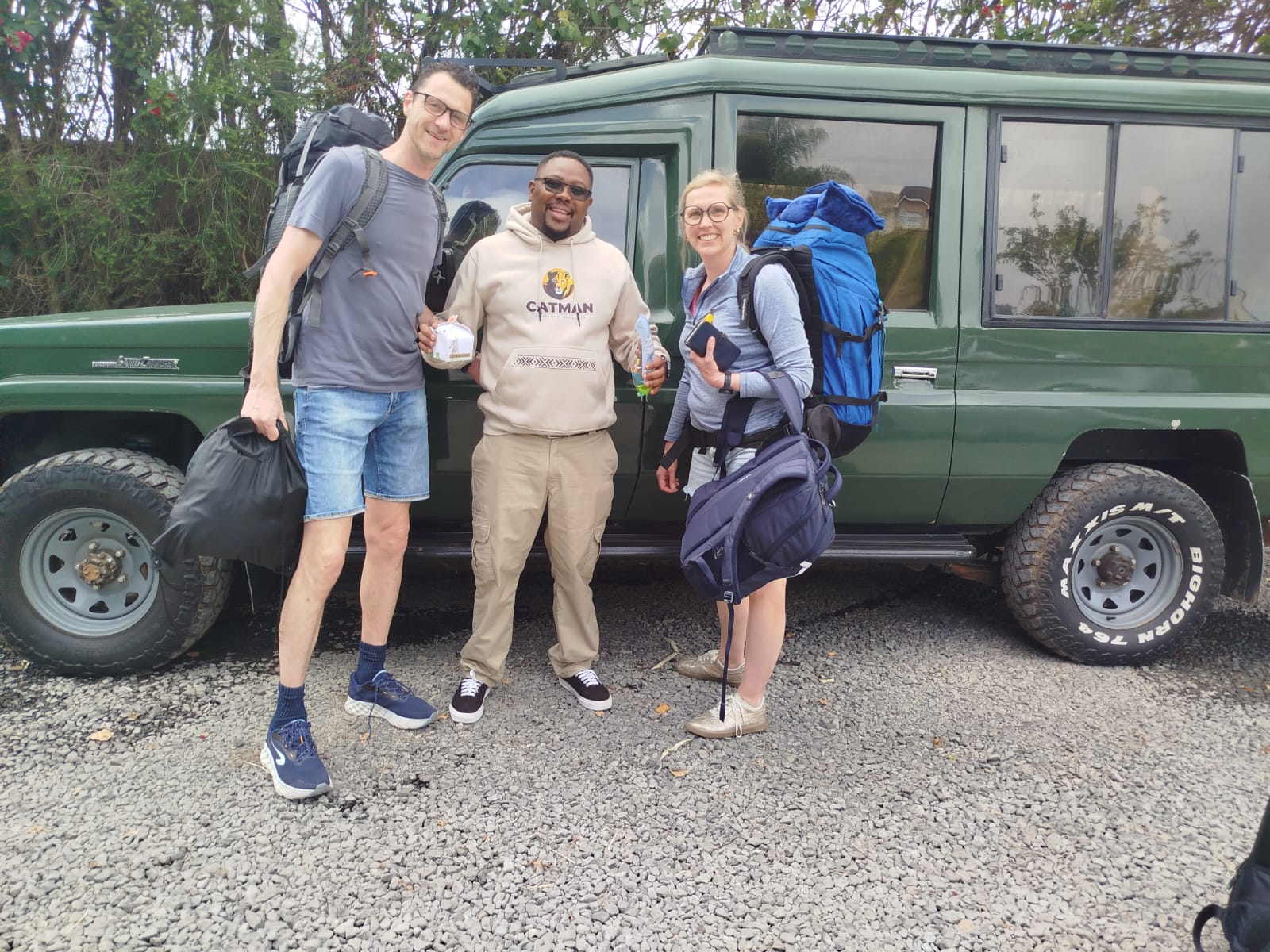 Safari guests arriving with 4x4 vehicle in Kenya
